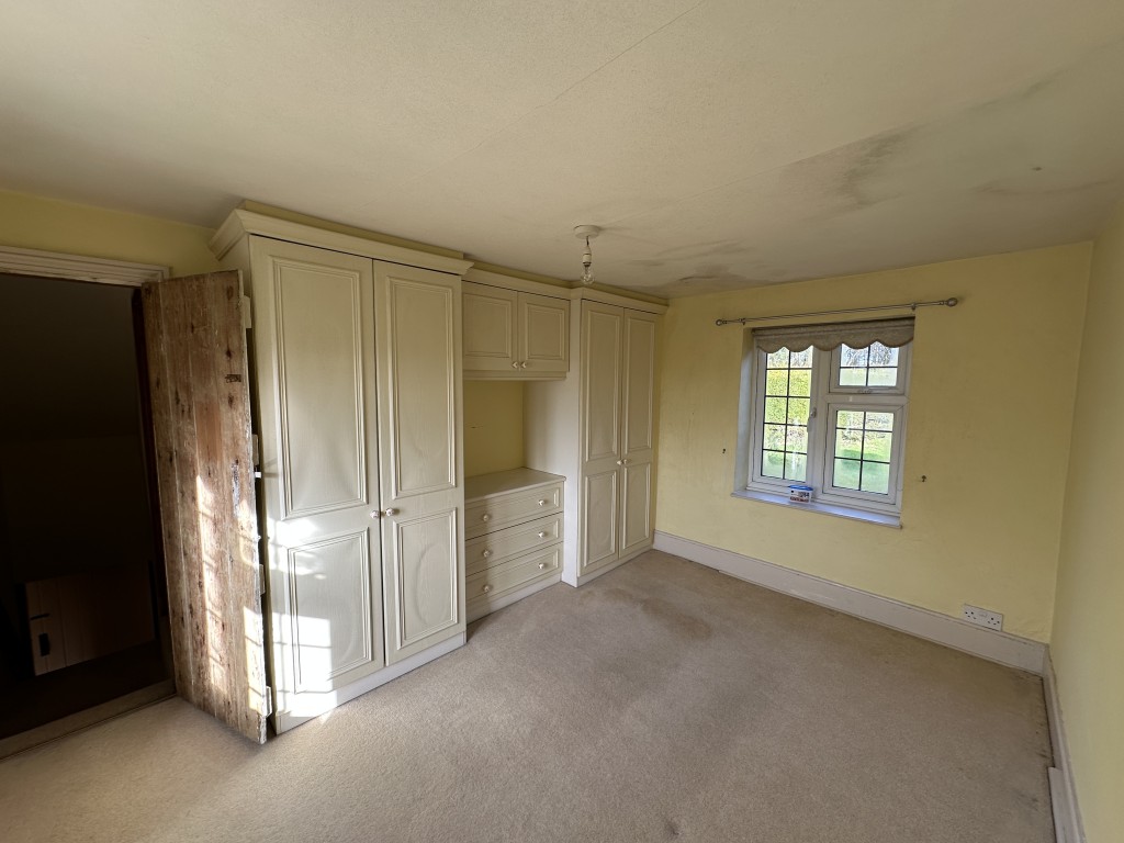 Lot: 135 - DETACHED COTTAGE FOR REFURBISHMENT ON 1.23 ACRES OF GROUNDS - Fourth Bedroom